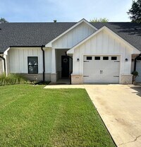 Building Photo - Magnolia Park #10730