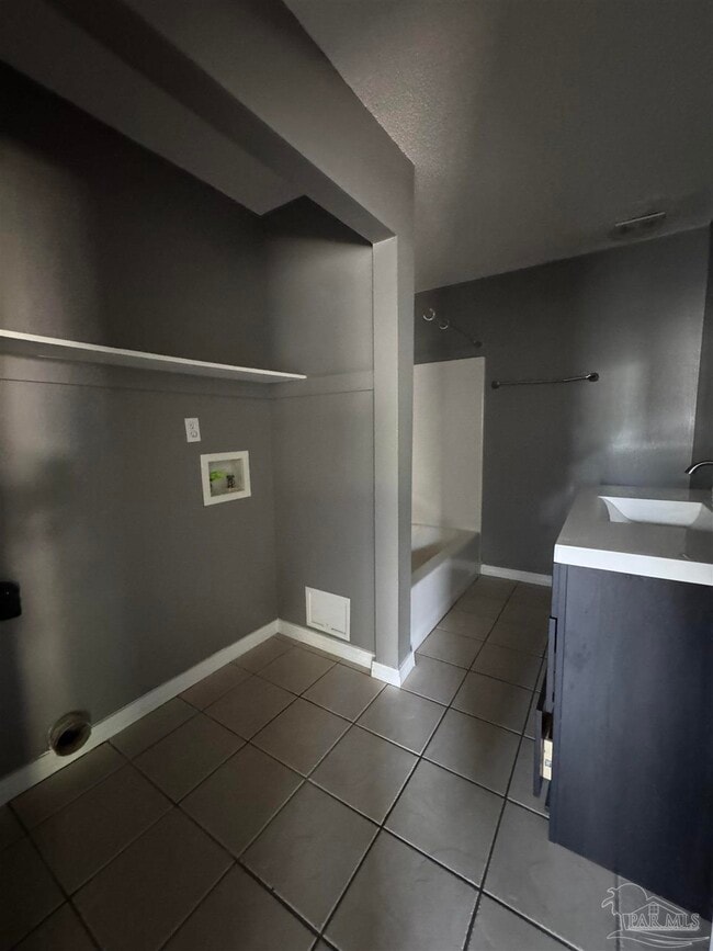 Building Photo - 9511 Sandpiper St
