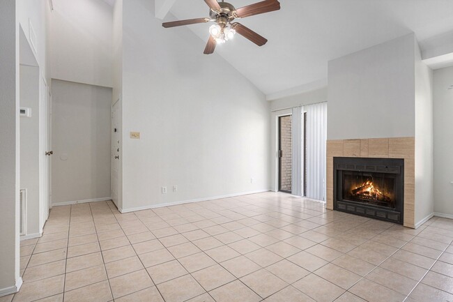 Building Photo - Excellent location under $1500!