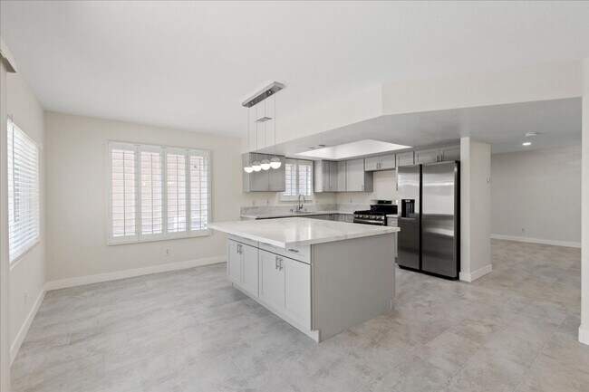 Building Photo - Completely Remodeled Modern 3 Bedroom Prop...