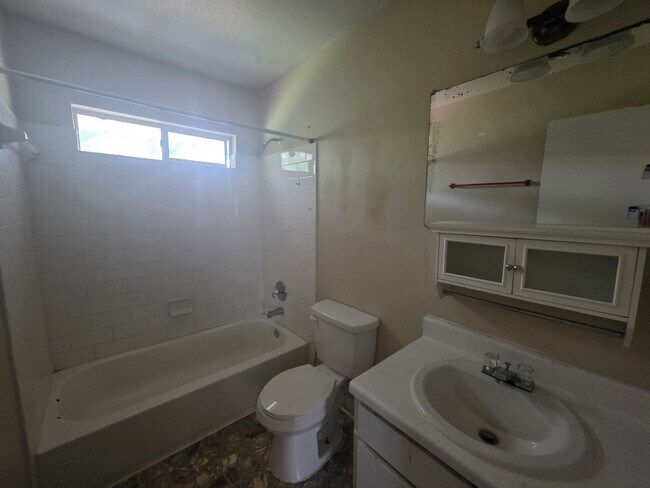 Building Photo - 1769 Tall Pines Cir