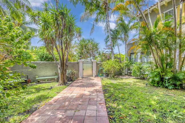 Building Photo - 511 29th St