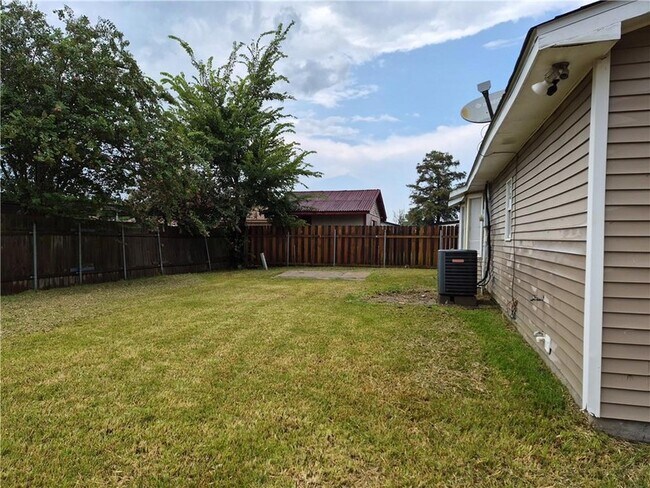 Building Photo - 5060 Radcliff St