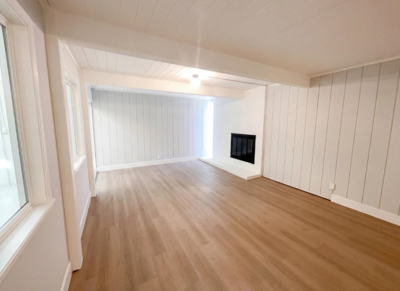 Building Photo - 2361 Oakmont Dr