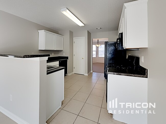 Building Photo - 1108 Setter Trce