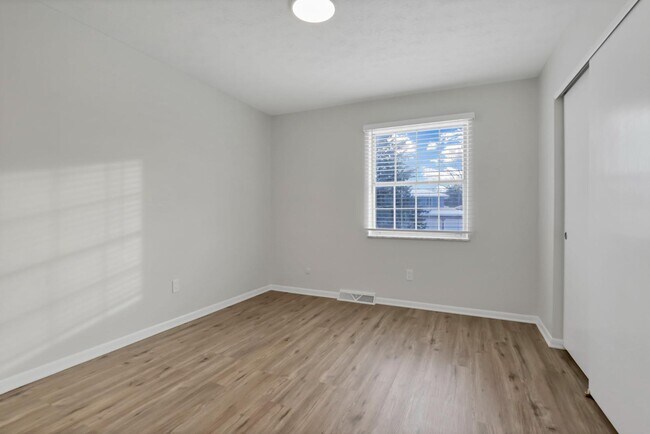 Building Photo - 3080 Pine Valley Rd