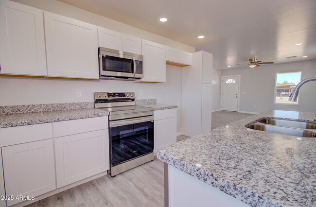 Building Photo - 3485 W Paraiso Dr