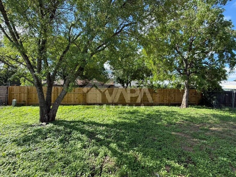 Building Photo - 7210 Glen Cross Dr