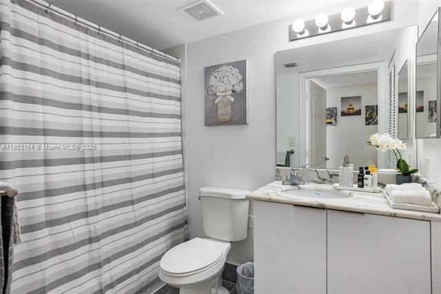 Building Photo - 1200 Brickell Bay Dr