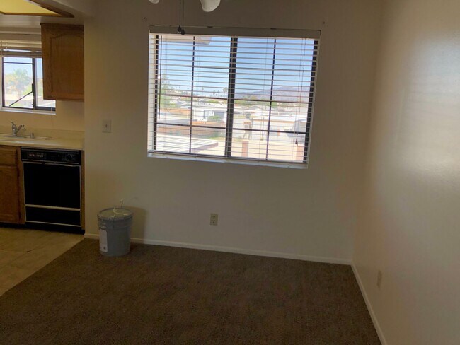 Building Photo - 2 BR Condo in gated community with many ut...