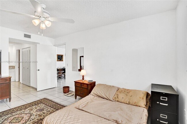 Building Photo - 7150 Indian Creek Dr