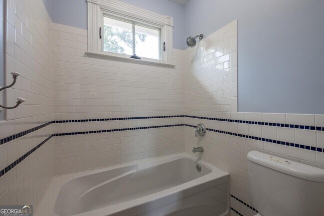 Building Photo - 765 Woodland Ave SE