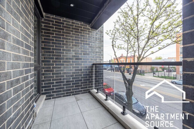 Building Photo - 2354 W Polk St