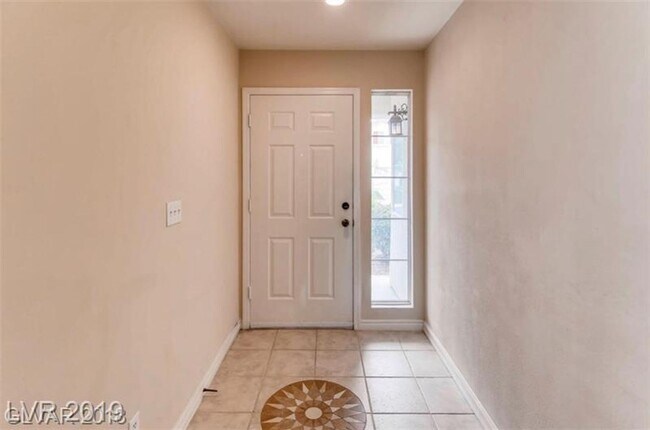 Building Photo - Renovated One Story NW Homes. Laminate Wood and Tile Flooring Throughout