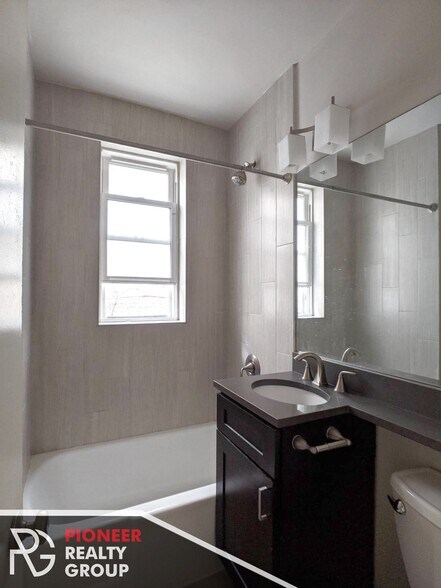 Building Photo - 517 W Belmont Ave