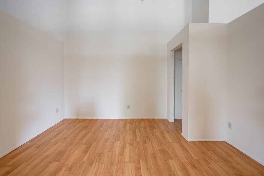 Building Photo - 6200 2nd Ave