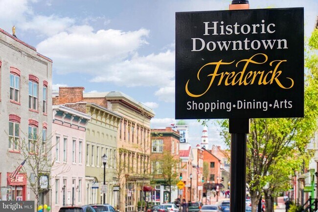 Building Photo - 102 Mercer Ct