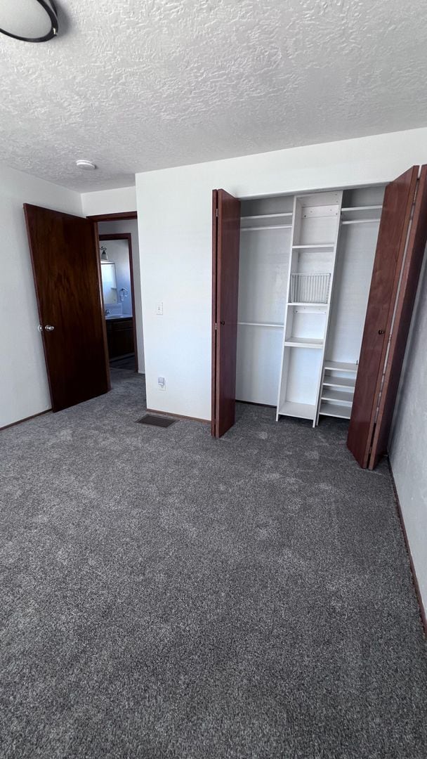 Building Photo - 4 bedroom 2 bath home Available Now!!!