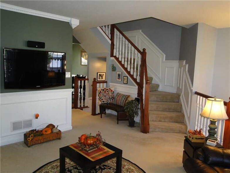 Building Photo - 241 Persimmon Lane