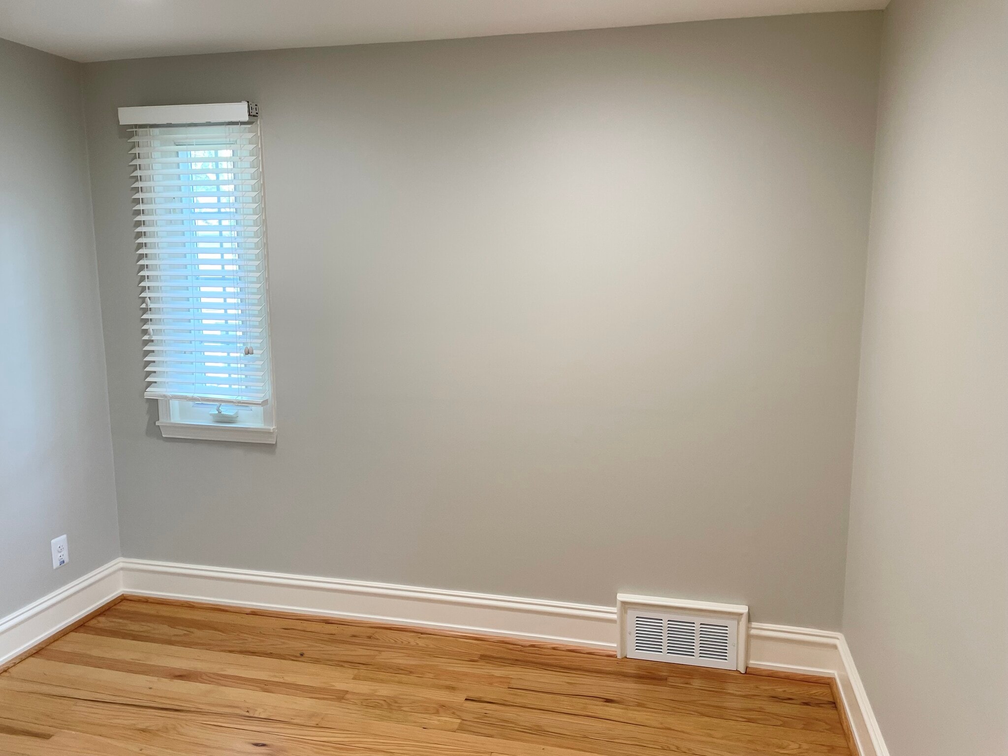 Second bedroom, second window - 1620 Graefield Rd
