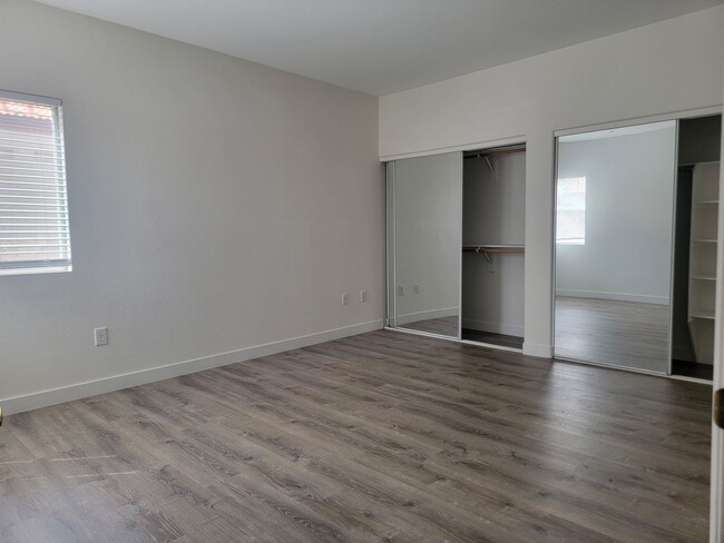Building Photo - 2 Primary Suites Condo