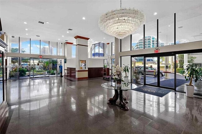 Building Photo - 7601 E Treasure Dr