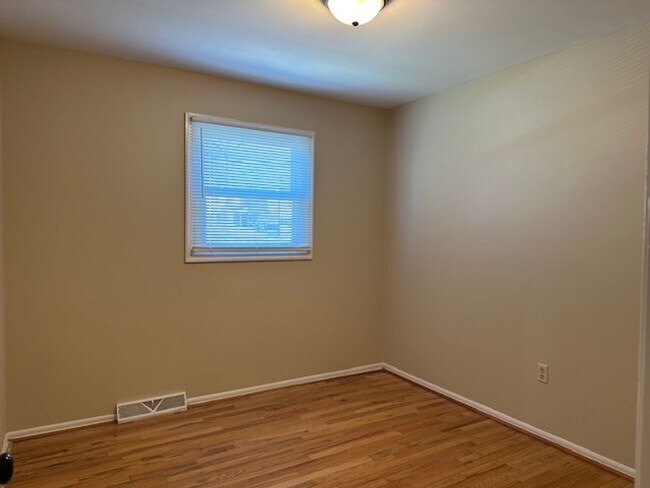 Building Photo - 3912 Brookridge Dr