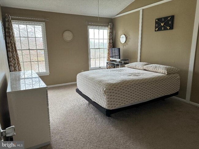 Building Photo - 18 E Countryside Dr