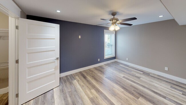 Building Photo - $1650 per Bedroom | 7BR/5BA in Fort Sander...