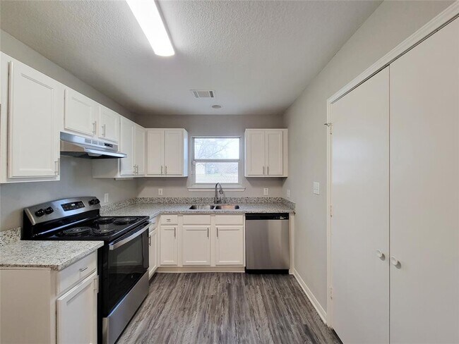 Building Photo - 617 Avenue I