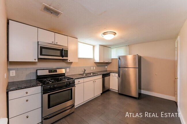 Building Photo - 2650 W 40th Ave