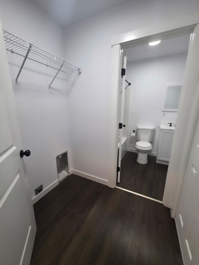 Building Photo - E. 38th Avenue Duplex&#39;s