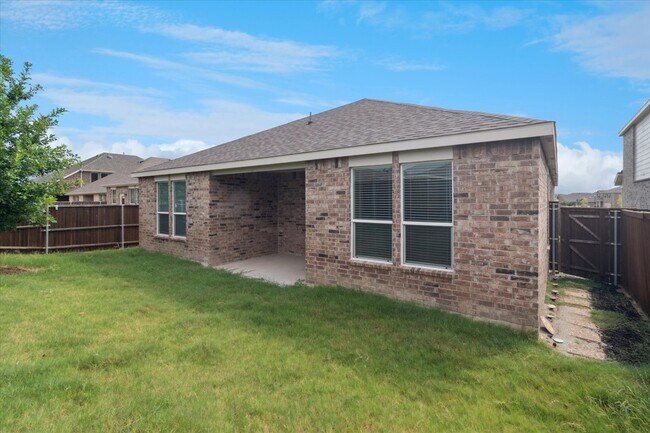 Building Photo - 2100 Hummingbird St