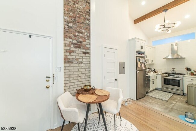 Building Photo - 378 Claremont Ave