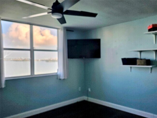 Building Photo - 1625 Kennedy Cswy