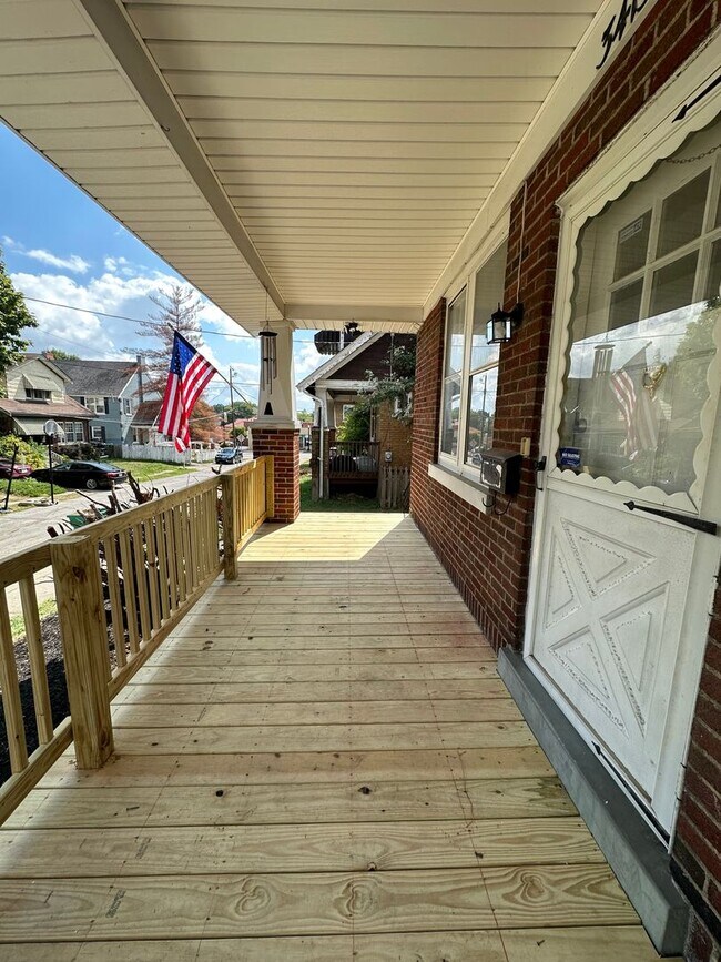 Building Photo - WESTWOOD - Charming 3bd Tudor w modern updates