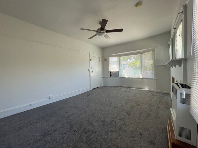 Building Photo - 2842 Copley Ave