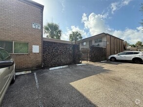 Building Photo - 1530 Heights Blvd