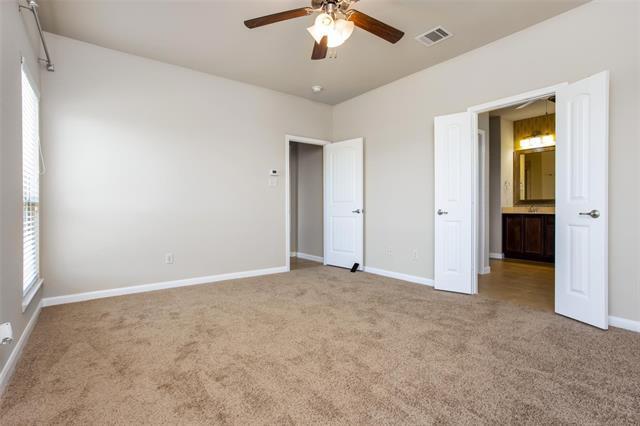 Building Photo - 604 Elm Grove