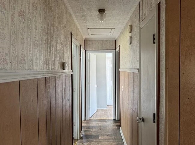 Building Photo - 3 Bed/2 Bath Brick Home- Under Renovations