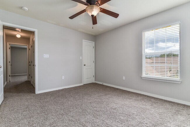 Building Photo - 124 Peoria Blvd