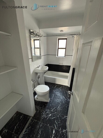 Building Photo - 4236 N Broadway