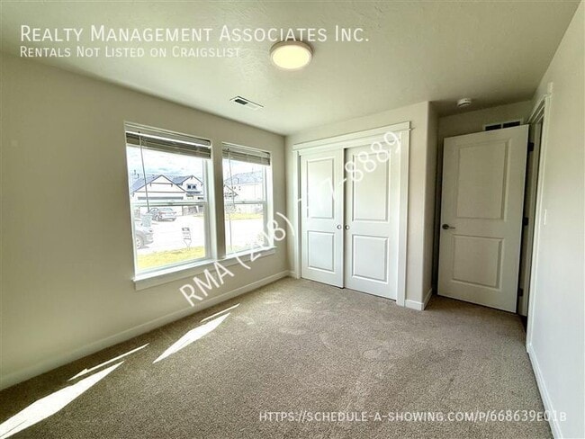 Building Photo - 3799 N Marionberry Ave