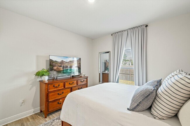 Building Photo - Modern Comfort Meets Scenic Serenity – 4 B...