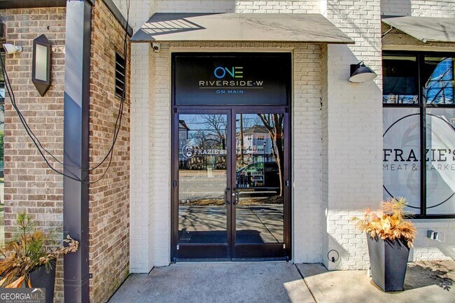 Building Photo - 2030 Main St NW