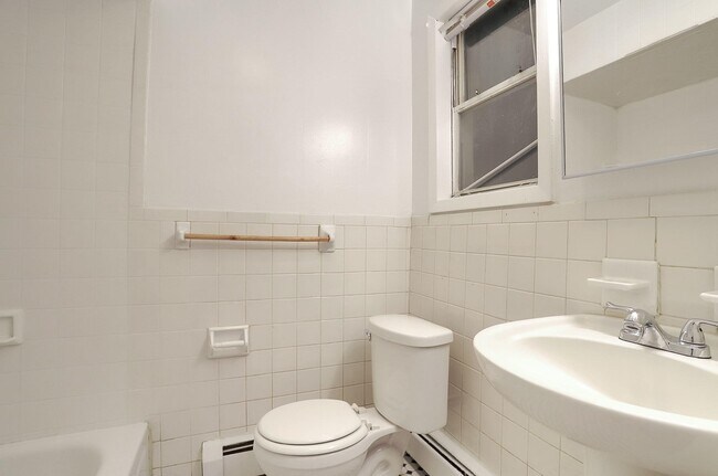 Building Photo - 28 Spruce St