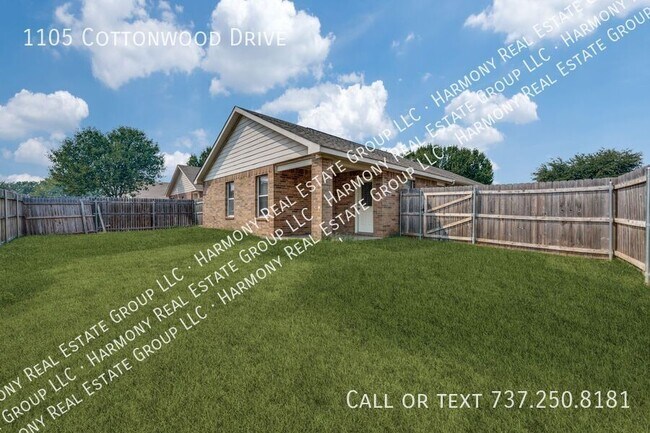 Building Photo - 1105 W Cottonwood Dr