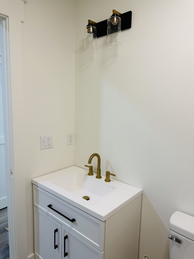 Building Photo - 221 Sheffield Dr