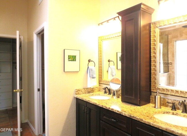 Building Photo - 4574 Weeping Willow Dr