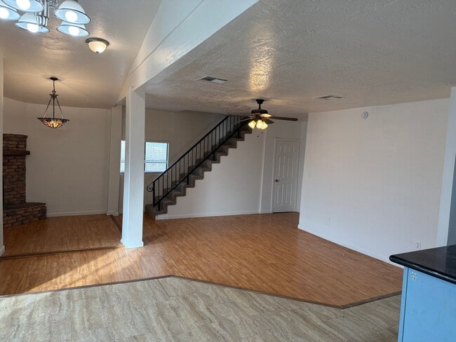 Building Photo - 4 Bedroom Home in Historic Central Phoenix | All Utilities Included